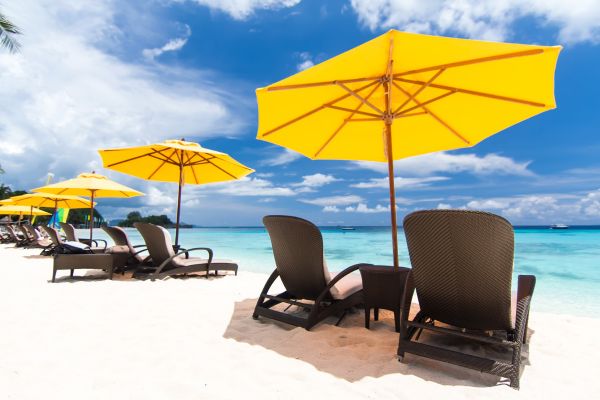 Types of Beach Umbrellas: Which One Handles Wind Best